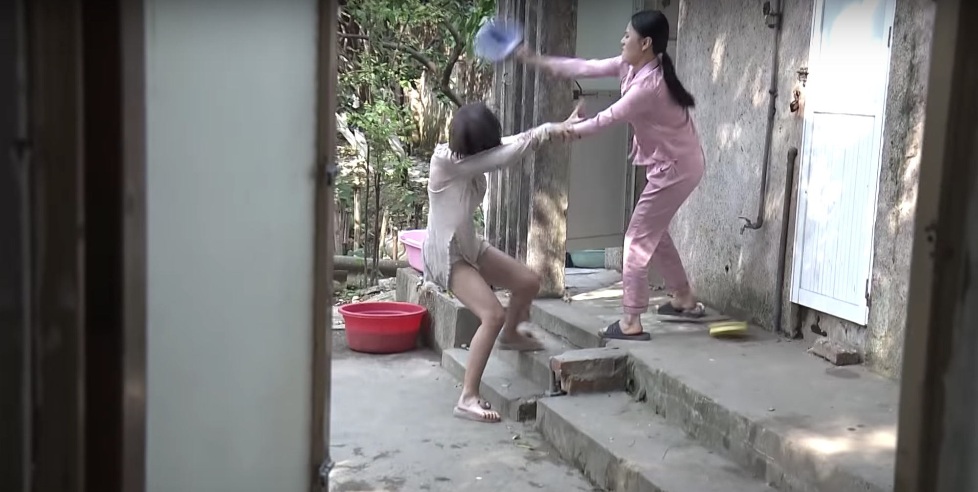 Quỳnh Búp Bê tập 9: Quỳnh Búp Bê cầm bô phang My Sói không thương tiếc - Ảnh 4.