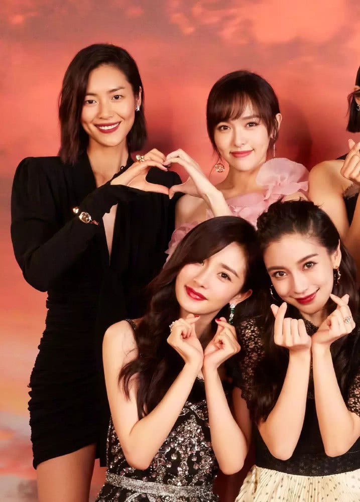 Mang tiếng hảo tỷ muội lâu năm, Dương Mịch - Đường Yên lại lơ nhau tại sự kiện như không hề thân quen - Ảnh 15. Mang tiếng hảo tỷ muội lâu năm, Dương Mịch - Đường Yên lại lơ nhau tại sự kiện như không hề thân quen - Ảnh 15.