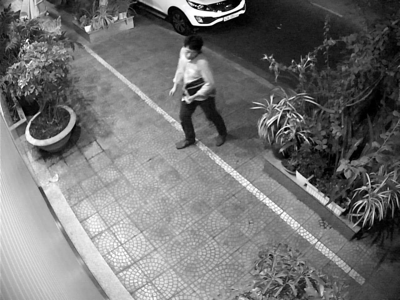 Người đàn ông Hàn Quốc đột nhậpxe ô tô của người dân ở Đà Nẵng lúc nửa đêm - Ảnh 1. Người đàn ông Hàn Quốc đột nhậpxe ô tô của người dân ở Đà Nẵng lúc nửa đêm - Ảnh 1.