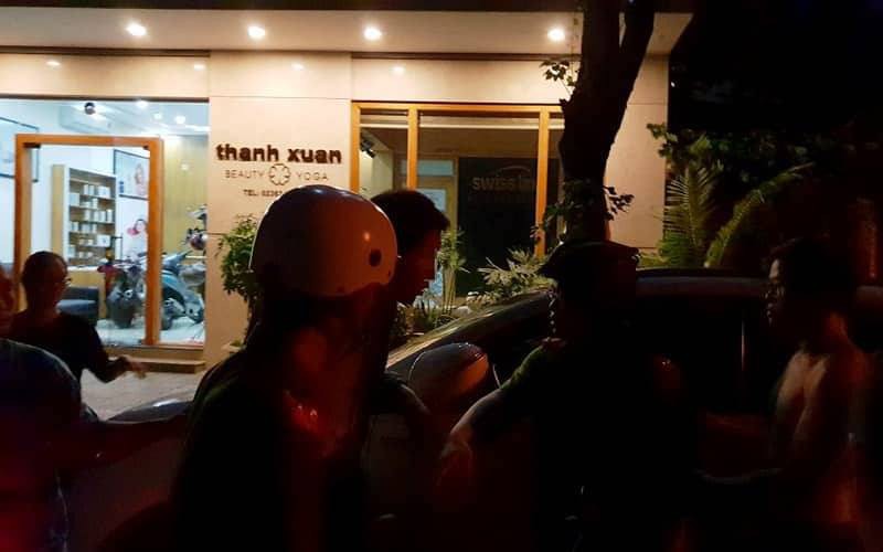 Người đàn ông Hàn Quốc đột nhậpxe ô tô của người dân ở Đà Nẵng lúc nửa đêm - Ảnh 2. Người đàn ông Hàn Quốc đột nhậpxe ô tô của người dân ở Đà Nẵng lúc nửa đêm - Ảnh 2.