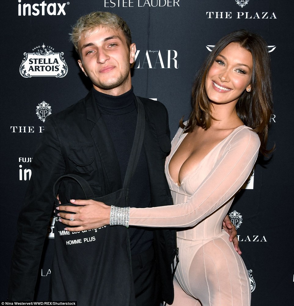 Sự kiện nơi Cardi B đánh Nicki có mặt toàn mỹ nhân hot: Bella Hadid khoe ngực sexy, Kendall - Gigi đẹp đến ngẩn ngơ! - Ảnh 4. Sự kiện nơi Cardi B đánh Nicki có mặt toàn mỹ nhân hot: Bella Hadid khoe ngực sexy, Kendall - Gigi đẹp đến ngẩn ngơ! - Ảnh 4.