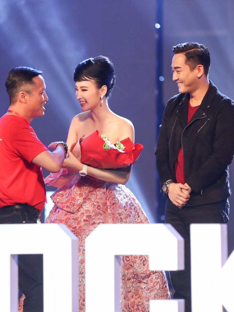 Angela Phương Trinh hoá tiểu thư đài các, Bùi Tiến Dũng gây chú ý tại sự kiện - Ảnh 7. Angela Phương Trinh hoá tiểu thư đài các, Bùi Tiến Dũng gây chú ý tại sự kiện - Ảnh 7.