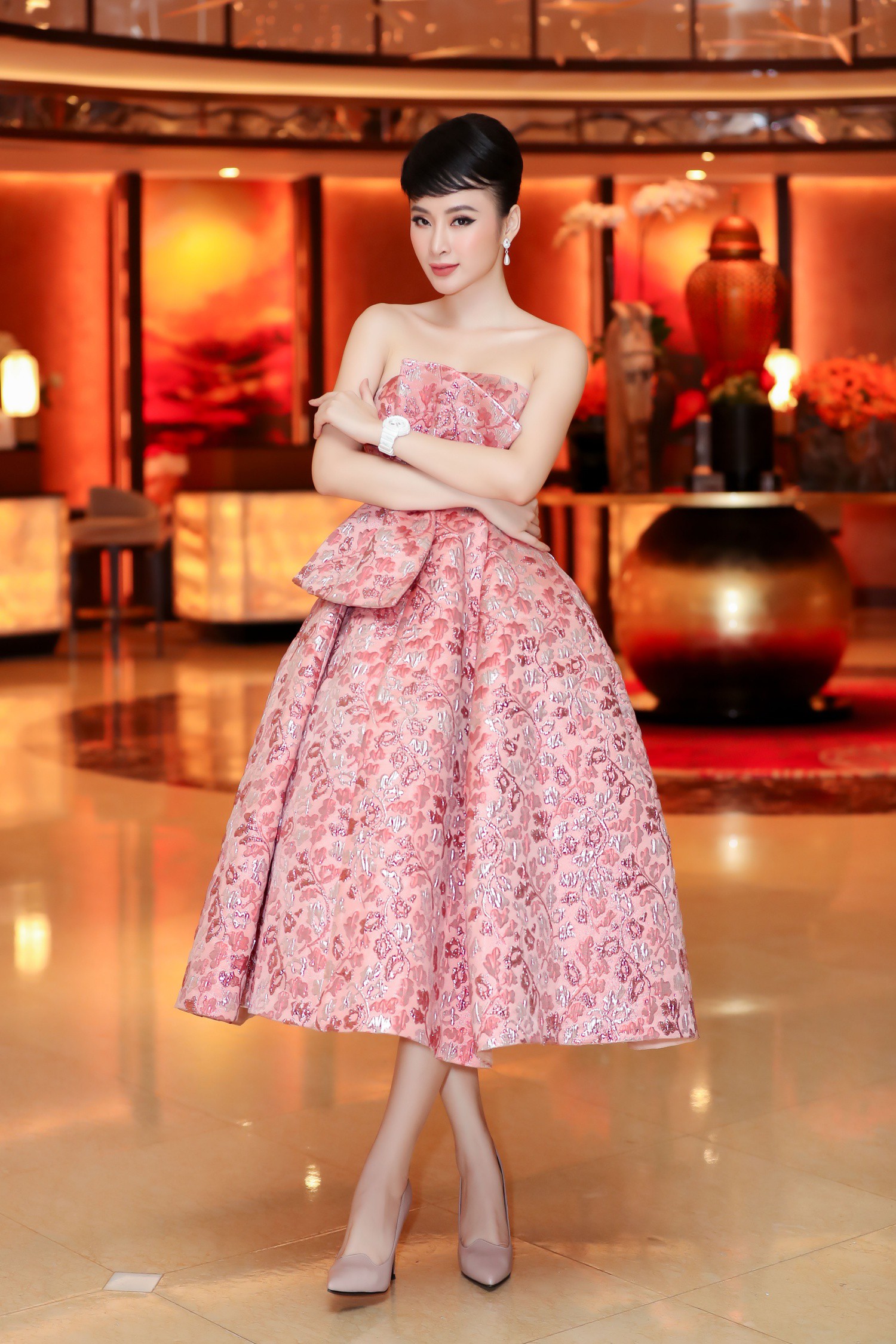 Angela Phương Trinh hoá tiểu thư đài các, Bùi Tiến Dũng gây chú ý tại sự kiện - Ảnh 5. Angela Phương Trinh hoá tiểu thư đài các, Bùi Tiến Dũng gây chú ý tại sự kiện - Ảnh 5.