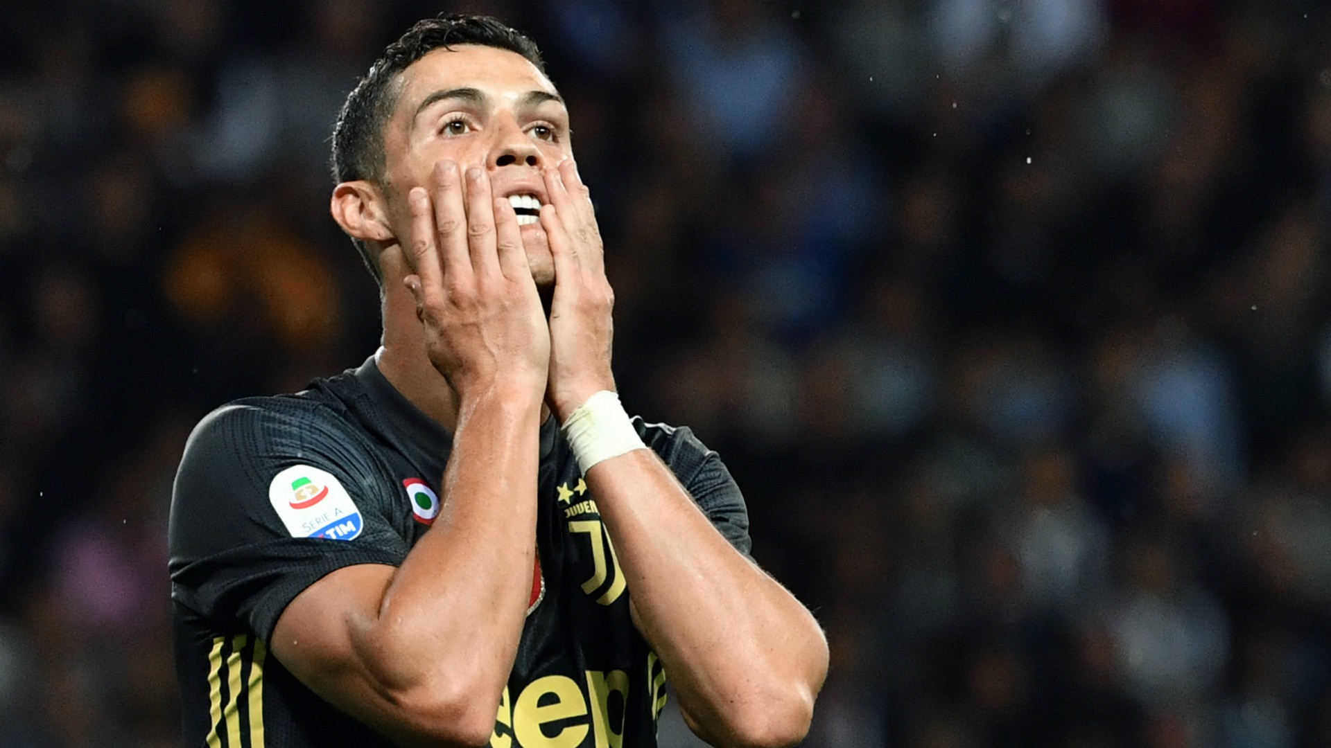 23 cú sút, 0 bàn thắng: Hiệu suất ghi bàn của Ronaldo đang tệ nhất Serie A - Ảnh 1. 23 cú sút, 0 bàn thắng: Hiệu suất ghi bàn của Ronaldo đang tệ nhất Serie A - Ảnh 1.