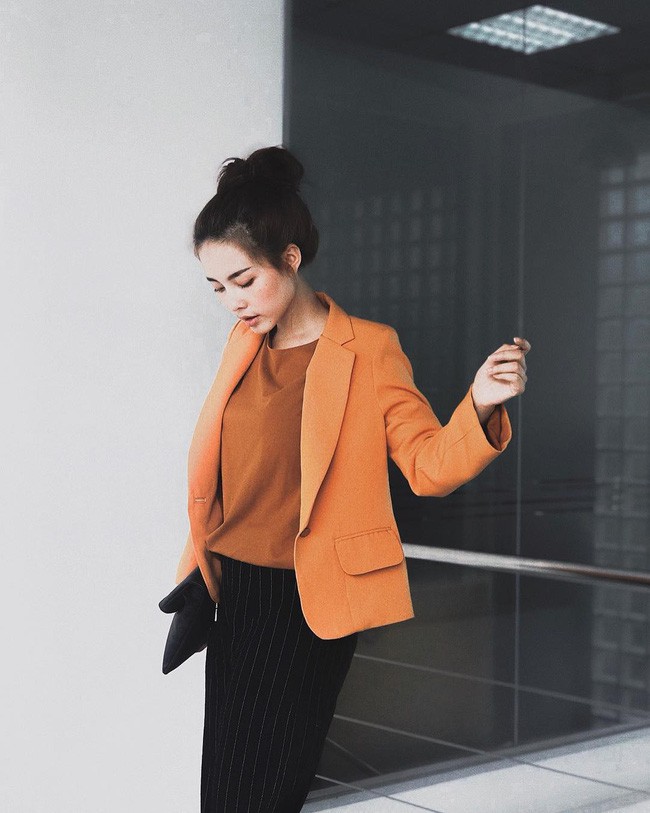 Trời chuyển gi&oacute; m&ugrave;a, n&agrave;ng n&agrave;o chưa kịp sắm đồ mới th&igrave; chỉ cần 5 item c&oacute; sẵn trong tủ l&agrave; cũng đủ ấm rồi - Ảnh 16.