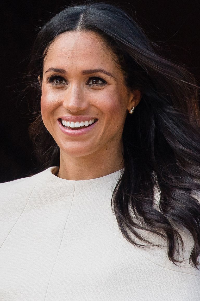 Ngay cả khi diện trang sức, Công nương Kate và Meghan cũng phải tuân thủ luật riêng để tránh bị cho là "khoe của" 2 Ngay cả khi diện trang sức, Công nương Kate và Meghan cũng phải tuân thủ luật riêng để tránh bị cho là khoe của - Ảnh 2.