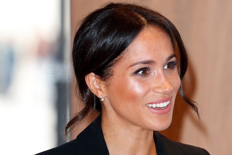 Ngay cả khi diện trang sức, Công nương Kate và Meghan cũng phải tuân thủ luật riêng để tránh bị cho là "khoe của" 4 Ngay cả khi diện trang sức, Công nương Kate và Meghan cũng phải tuân thủ luật riêng để tránh bị cho là khoe của - Ảnh 4.