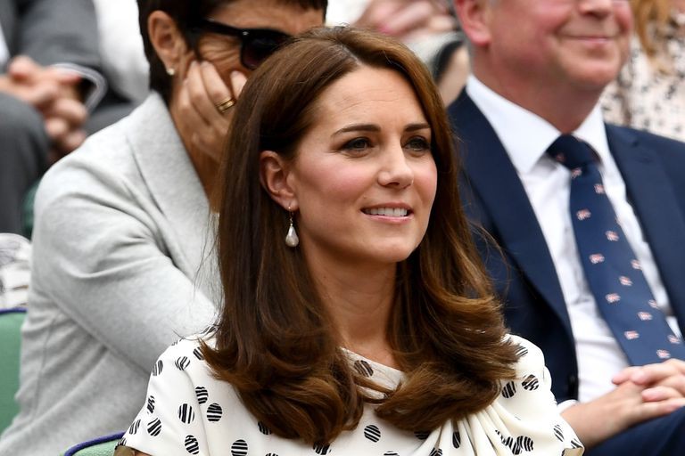 Ngay cả khi diện trang sức, Công nương Kate và Meghan cũng phải tuân thủ luật riêng để tránh bị cho là "khoe của" 5 Ngay cả khi diện trang sức, Công nương Kate và Meghan cũng phải tuân thủ luật riêng để tránh bị cho là khoe của - Ảnh 5.