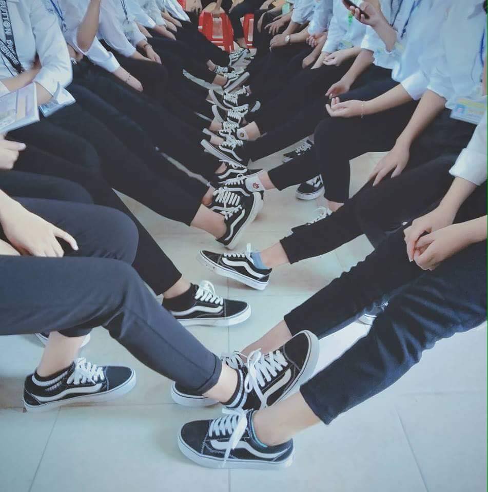 Lại thêm 1 lớp học khoe toàn giày hiệu siêu chất khiến dân mạng trầm trồ ghen tỵ - Ảnh 1. Lại thêm 1 lớp học khoe toàn giày hiệu siêu chất khiến dân mạng trầm trồ ghen tỵ - Ảnh 1.