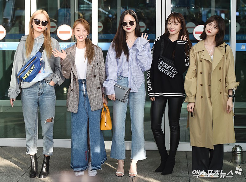 Màn đọ sắc khủng nhất tại sân bay: Black Pink đẹp miễn chê, Hani khoe body thần thánh bên EXID, Lee Jong Suk - Ảnh 25. Màn đọ sắc khủng nhất tại sân bay: Black Pink đẹp miễn chê, Hani khoe body thần thánh bên EXID, Lee Jong Suk - Ảnh 25.