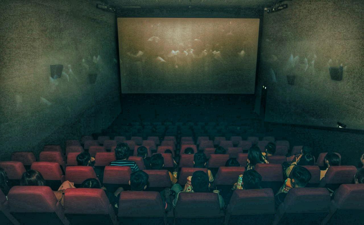 Đến gần Ác Quỷ Ma Sơ thêm chút nữa tại rạp chiếu 3 màn hình ScreenX - Ảnh 1.