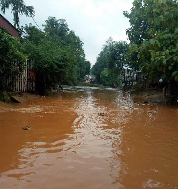 Cảnh tan hoang sau vụ vỡ đập hồ chứa, hàng nghìn mét khối chất thải tràn vào khu dân cư ở Lào Cai - Ảnh 7.
