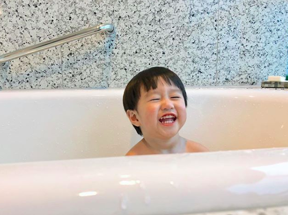Tan chảy trước loạt biểu cảm cưng không chịu được của Xoài - em bé hot nhất Instagram Việt - Ảnh 32.