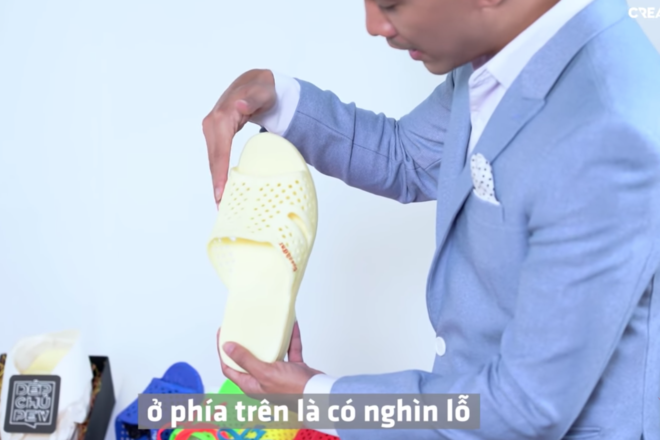 Cười bò với màn gọi vốn 3 tỷ, khởi nghiệp bán dép tổ ong lầy lội của PewPew ở FishTank - Ảnh 3. Cười bò với màn gọi vốn 3 tỷ, khởi nghiệp bán dép tổ ong lầy lội của PewPew ở FishTank - Ảnh 3.
