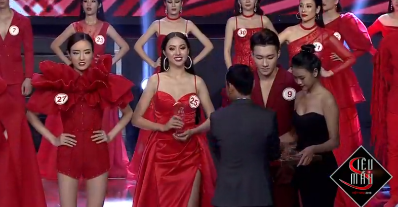 Thi Siêu mẫu Việt Nam nhưng người chiến thắng cuối cùng lại là một... Hoa hậu! 6 Thi Siêu mẫu Việt Nam nhưng người chiến thắng cuối cùng lại là một... Hoa hậu! - Ảnh 6.