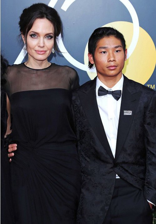 Trong 6 người con, Angelina Jolie chỉ đưa mỗi Pax Thiên đến thảm đỏ Quả Cầu Vàng 2018 - Ảnh 3.