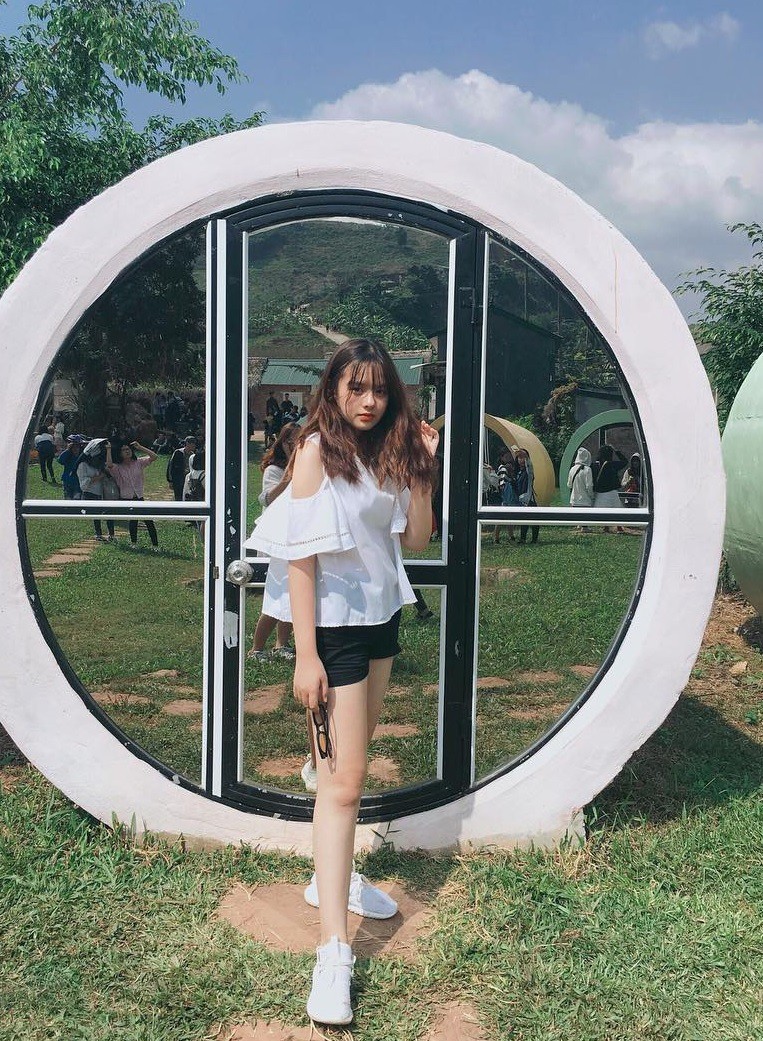 Lại xuất hiện thêm một cô bạn Việt sở hữu vẻ đẹp lai khó rời mắt! - Ảnh 5. Lại xuất hiện thêm một cô bạn Việt sở hữu vẻ đẹp lai khó rời mắt! - Ảnh 5.