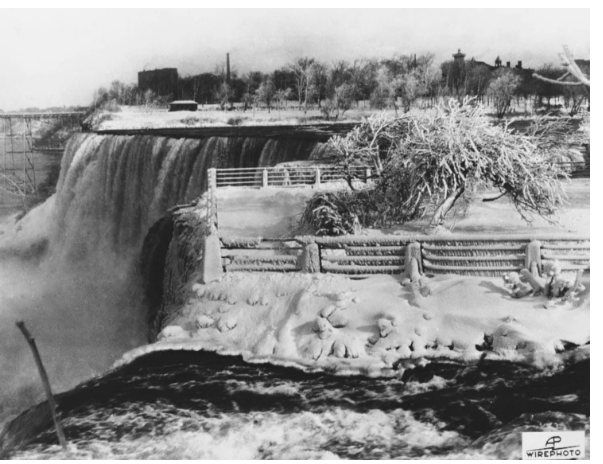 Lạnh Gia Kỷ Lục Khiến Thac Nước Niagara Tiếp Tục đong Băng Tạo Nen Những Cay Cầu Nối Mỹ Va Canada