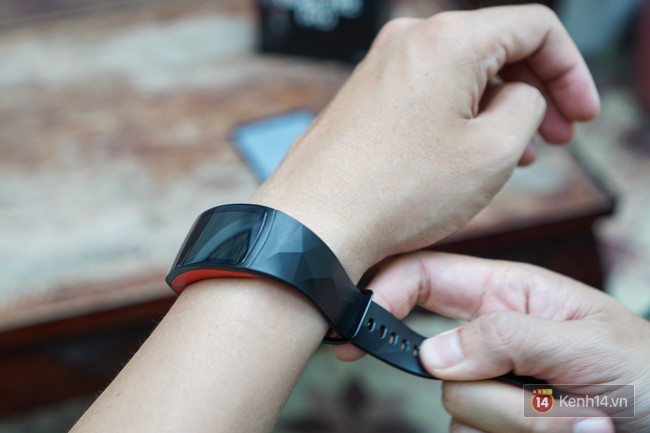 Trên tay nhanh vòng đeo thông minh Gear Fit2 Pro: thiết bị lý tưởng theo dõi sức khỏe 24/7 - Ảnh 2.