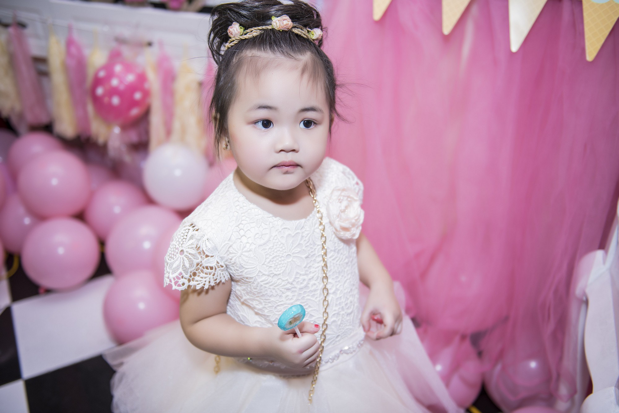 Maya dành cả tháng trời để tổ chức sinh nhật ngập tràn kẹo ngọt màu hồng cho con gái Bồ Câu - Ảnh 6.