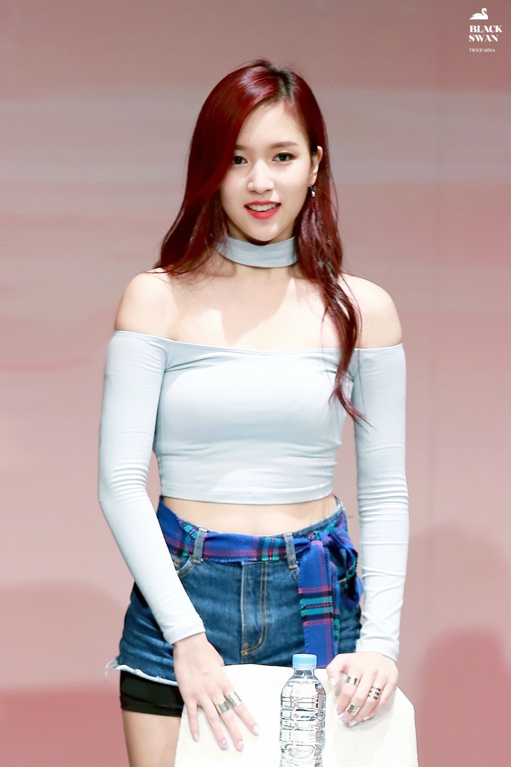 Loạt ảnh cũ bỗng được “đào” lại: Mina (Twice) gây sốt khi diện áo trễ vai gợi cảm - Ảnh 1. Loạt ảnh cũ bỗng được “đào” lại: Mina (Twice) gây sốt khi diện áo trễ vai gợi cảm - Ảnh 1.