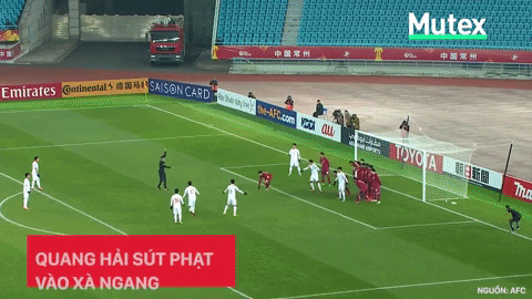 Clip: Zoom lại những phút muốn phát điên của cổ động viên khi xem U23 Việt Nam đá bán kết - Ảnh 4.
