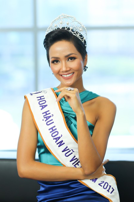 10 năm Việt Nam chỉ tìm được 3 Hoa hậu Hoàn vũ, ai mới là người được lòng công chúng nhất khi vừa đăng quang? - Ảnh 21.