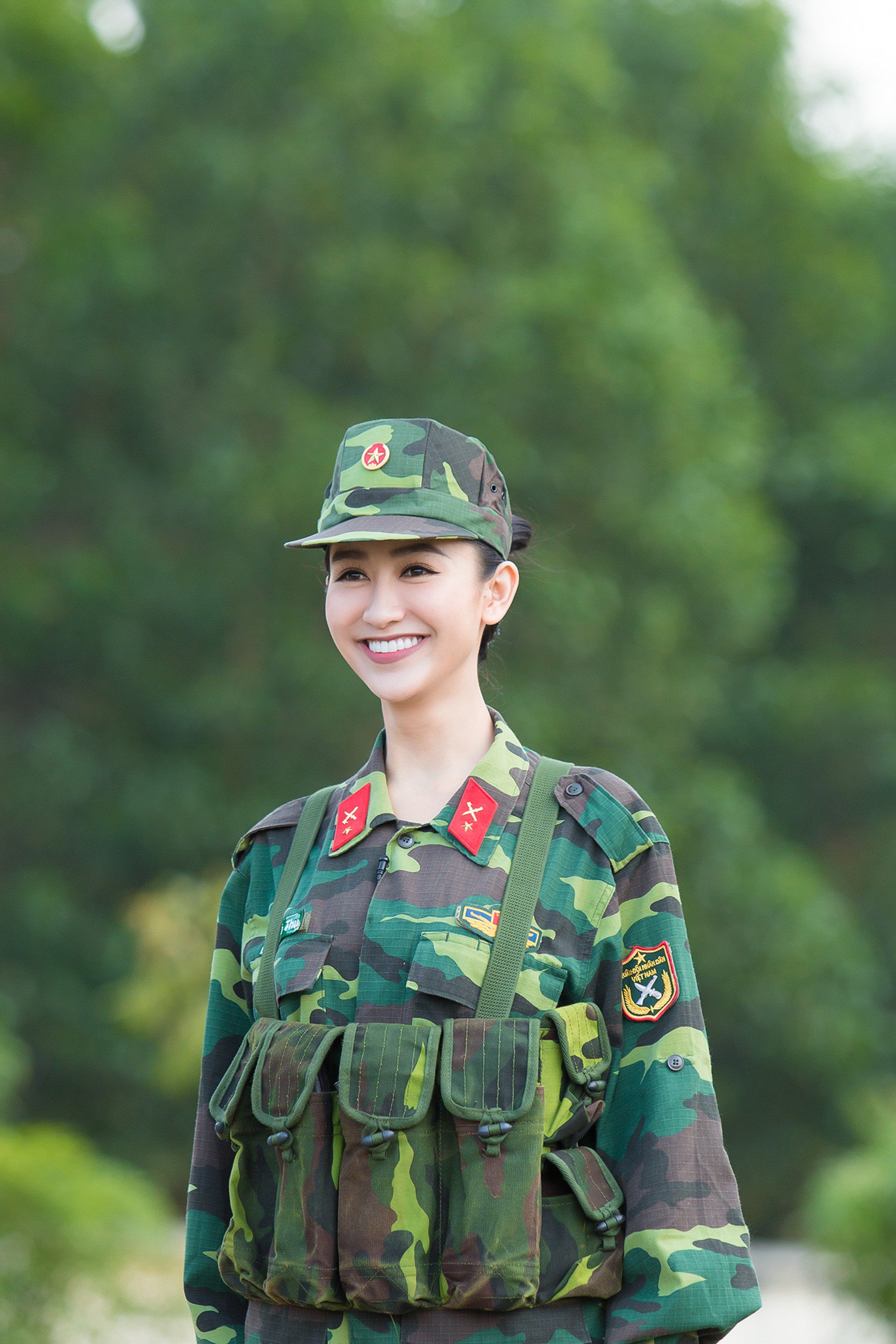Chùm ảnh Á hậu Hà Thu trong màu áo quân nhân: Vất vả tập luyện vẫn xinh đẹp hết cỡ! - Ảnh 2. Chùm ảnh Á hậu Hà Thu trong màu áo quân nhân: Vất vả tập luyện vẫn xinh đẹp hết cỡ! - Ảnh 2.