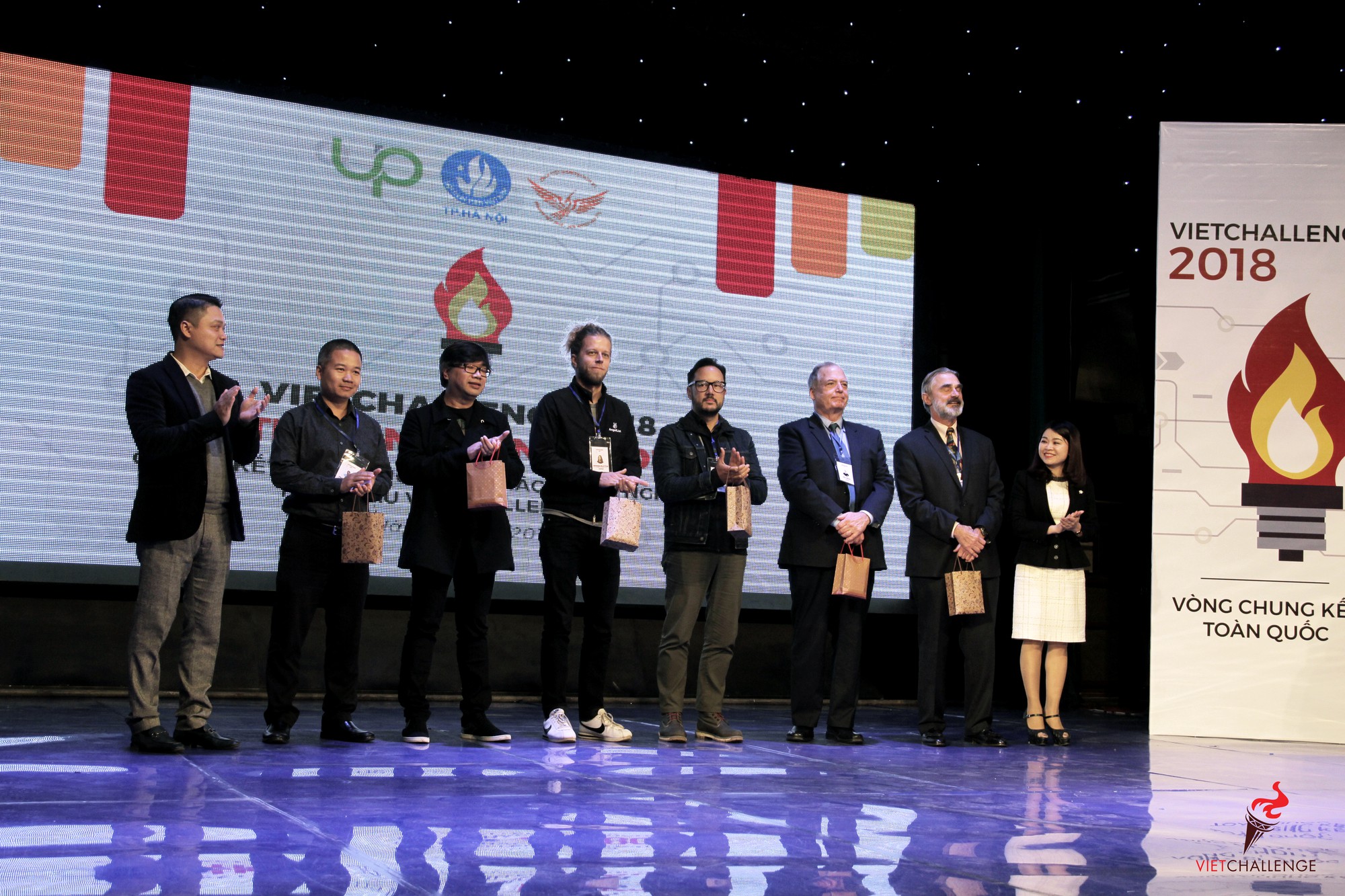 Trung tâm tiếng Anh bị thầy Tây chê phát âm sai tiến thẳng vào CK khởi nghiệp quốc tế 2018 - Ảnh 2. Trung tâm tiếng Anh bị thầy Tây chê phát âm sai tiến thẳng vào CK khởi nghiệp quốc tế 2018 - Ảnh 2.