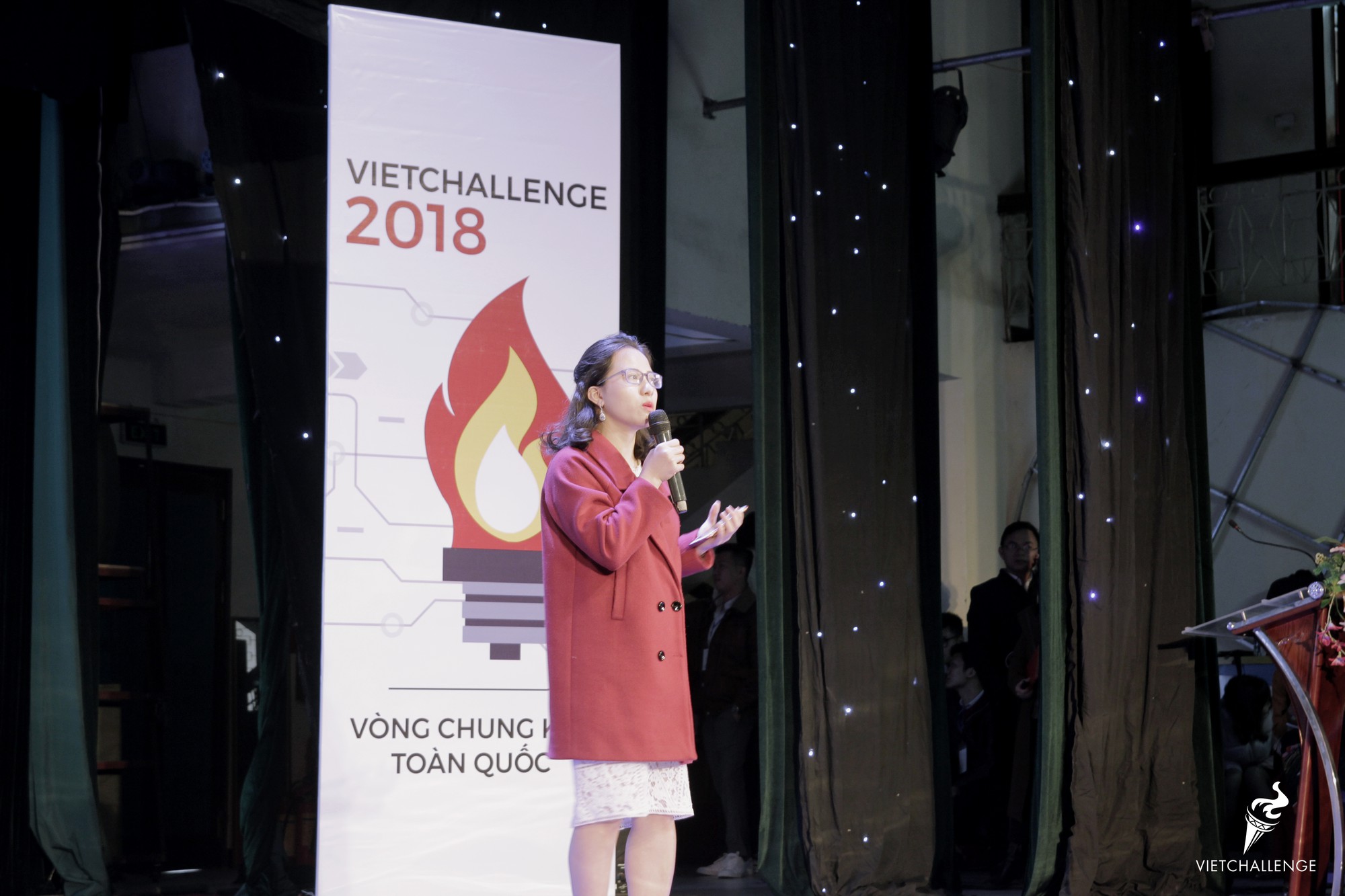 Trung tâm tiếng Anh bị thầy Tây chê phát âm sai tiến thẳng vào CK khởi nghiệp quốc tế 2018 - Ảnh 1. Trung tâm tiếng Anh bị thầy Tây chê phát âm sai tiến thẳng vào CK khởi nghiệp quốc tế 2018 - Ảnh 1.