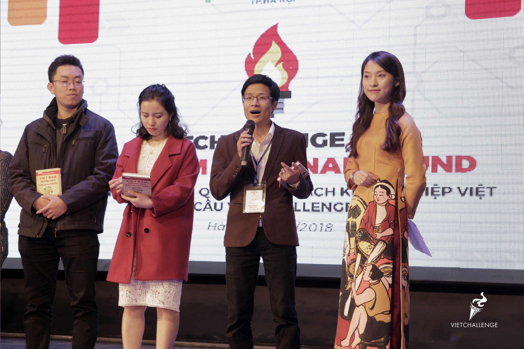 Trung tâm tiếng Anh bị thầy Tây chê phát âm sai tiến thẳng vào CK khởi nghiệp quốc tế 2018 - Ảnh 7. Trung tâm tiếng Anh bị thầy Tây chê phát âm sai tiến thẳng vào CK khởi nghiệp quốc tế 2018 - Ảnh 7.