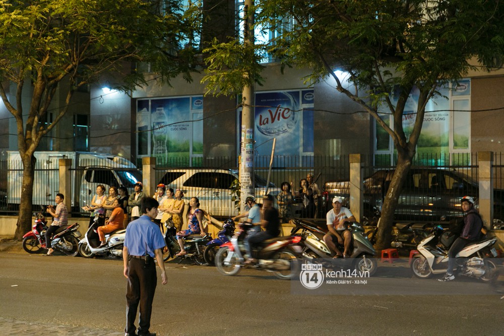 Long Nhật, Nguyên Vũ cùng dàn sao Vbiz nô nức đến chúc mừng đám cưới của Lâm Khánh Chi tại TP.HCM - Ảnh 8.