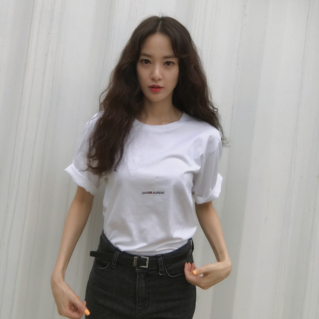 Là bạn gái G-Dragon nhưng Lee Joo Yeon chỉ trung thành với đồ basic thôi - Ảnh 7.