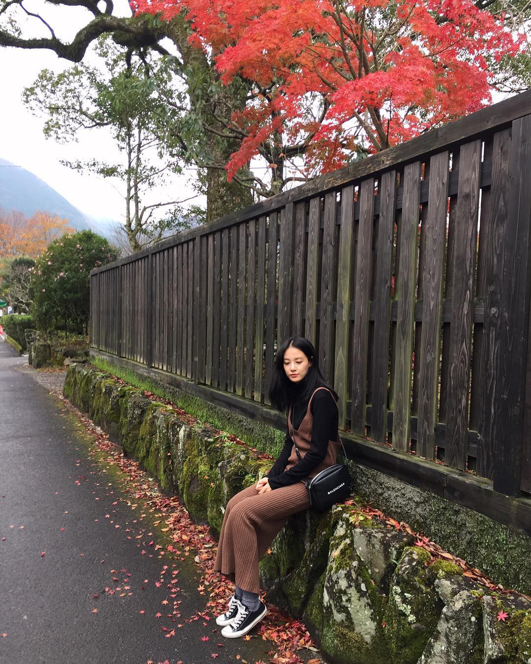 Là bạn gái G-Dragon nhưng Lee Joo Yeon chỉ trung thành với đồ basic thôi - Ảnh 10.