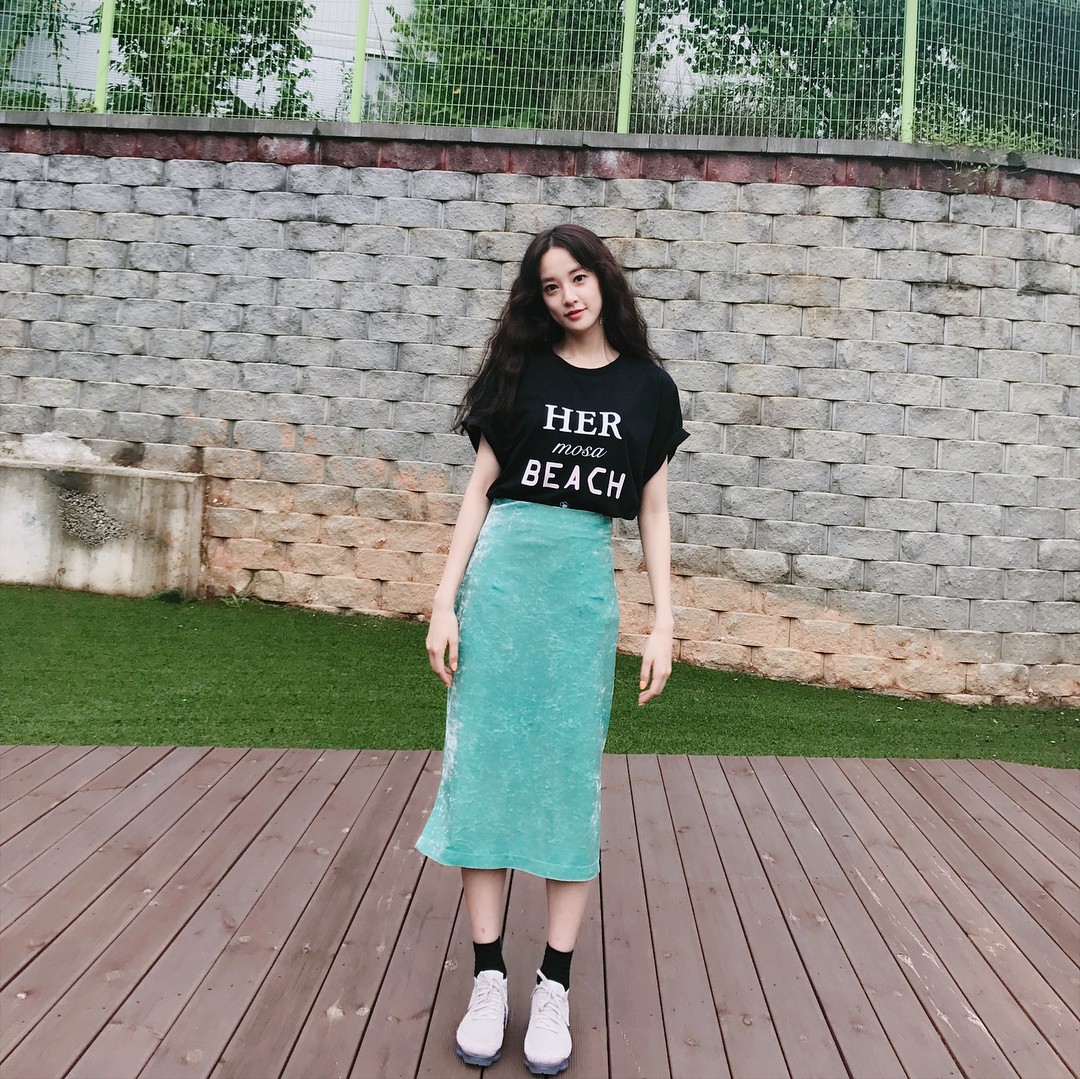 Là bạn gái G-Dragon nhưng Lee Joo Yeon chỉ trung thành với đồ basic thôi - Ảnh 11.