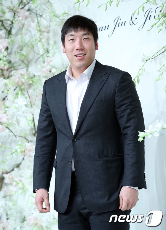 Đám cưới hội tụ toàn sao khủng: Lee Kwang Soo bỗng điển trai, Phạm Băng Băng Hàn Quốc bị mỹ nhân vô danh đè bẹp - Ảnh 31.