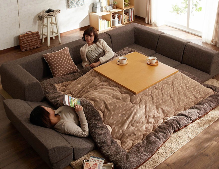 Cuộc sống bên dưới bàn sưởi Kotatsu nơi người Nhật "thưởng thức" mùa