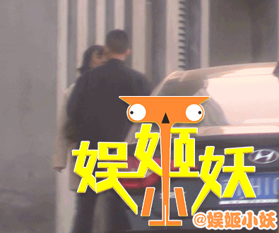 Ảnh hậu gia thế khủng được bạn trai nghèo ôm hôn đắm đuối, đập tan tin đồn chia tay vì cách biệt đẳng cấp - Ảnh 3. Ảnh hậu gia thế khủng được bạn trai nghèo ôm hôn đắm đuối, đập tan tin đồn chia tay vì cách biệt đẳng cấp - Ảnh 3.