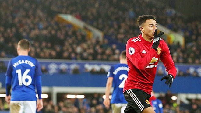 Lộ lý do Lingard ăn mừng khó hiểu sau chiến thắng của M.U trước Everton - Ảnh 1.