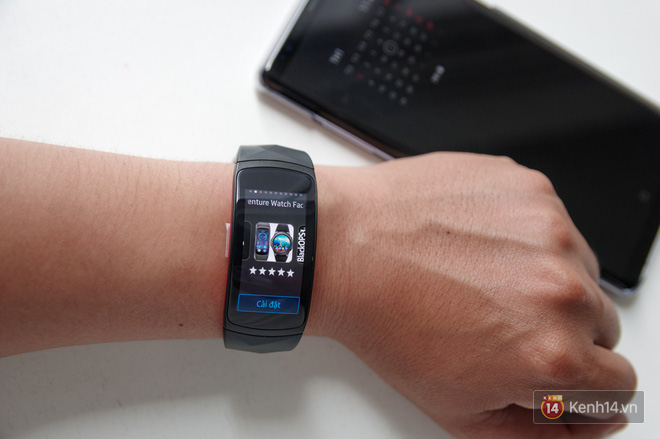 Kh&ocirc;ng chỉ để theo d&otilde;i sức khỏe, Gear Fit2 Pro c&ograve;n nhiều t&aacute;c dụng hay ho hơn nữa - Ảnh 1.