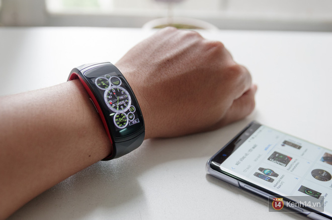 Kh&ocirc;ng chỉ để theo d&otilde;i sức khỏe, Gear Fit2 Pro c&ograve;n nhiều t&aacute;c dụng hay ho hơn nữa - Ảnh 3.