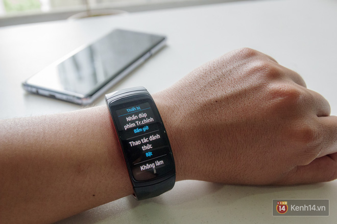 Kh&ocirc;ng chỉ để theo d&otilde;i sức khỏe, Gear Fit2 Pro c&ograve;n nhiều t&aacute;c dụng hay ho hơn nữa - Ảnh 6.