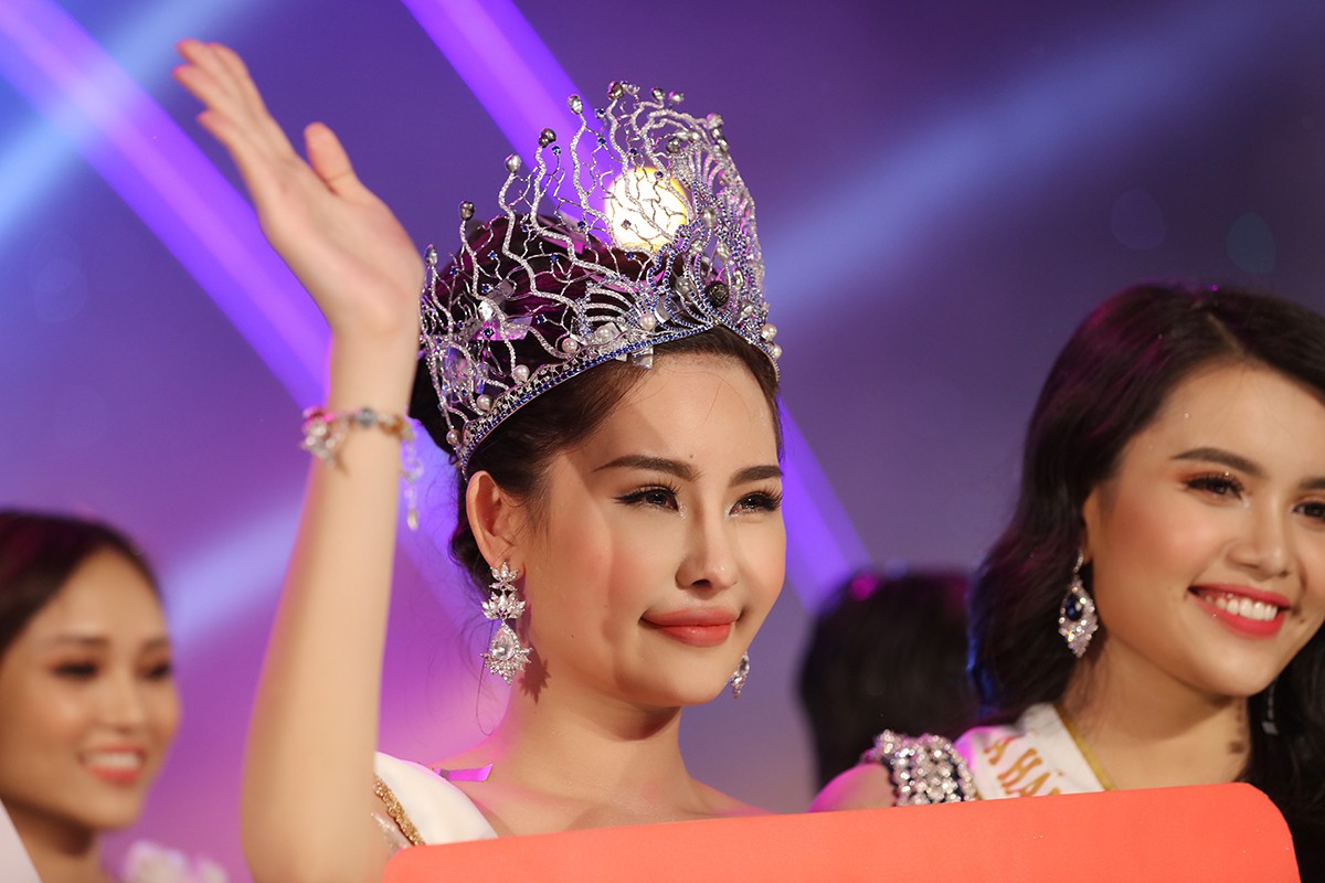 Hành trình đầy sóng gió từ lúc đội vào đến khi đem trả lại vương miện của Lê Âu Ngân Anh - Ảnh 6. Hành trình đầy sóng gió từ lúc đội vào đến khi đem trả lại vương miện của Lê Âu Ngân Anh - Ảnh 6.