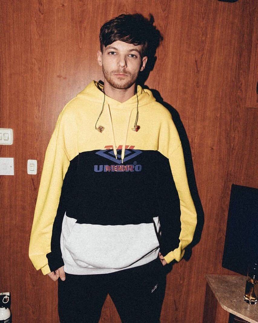 Loạt sao Hoa ngữ cùng đụng hàng áo nỉ Vetements, dự là mẫu áo này còn hot hơn cả áo DHL từng gây sốt suốt năm ngoái - Ảnh 7.