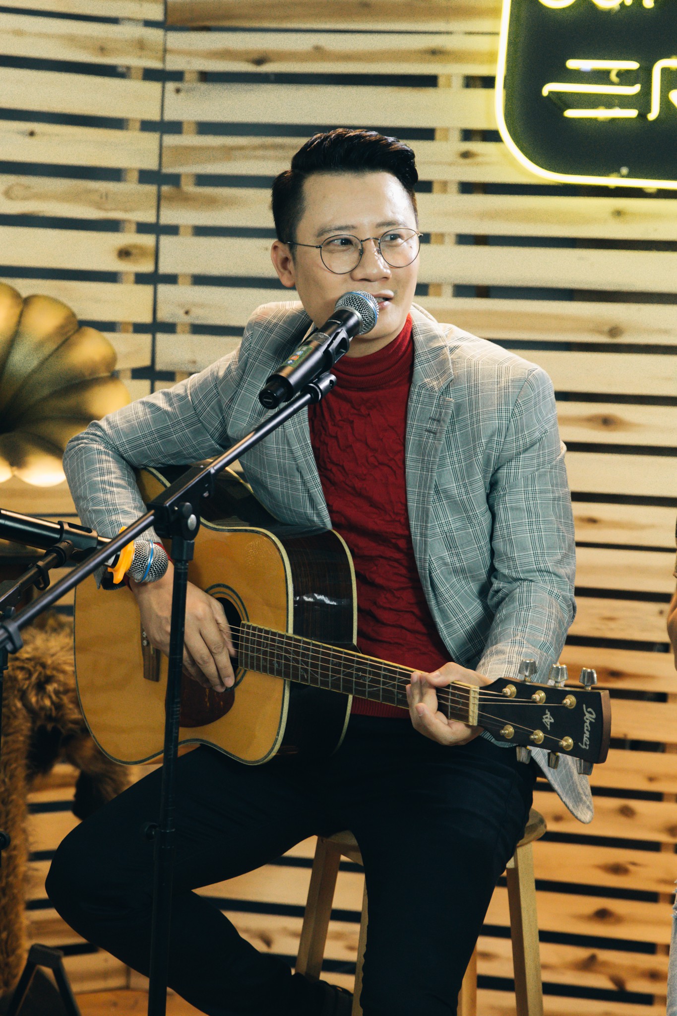 Ho&agrave;ng B&aacute;ch: &ldquo;L&uacute;c c&ograve;n ở AC&M, b&ecirc;n ngo&agrave;i ch&uacute;ng t&ocirc;i kh&ocirc;ng chơi th&acirc;n nhưng l&agrave;m việc chung rất hiệu quả&rdquo; - Ảnh 3.