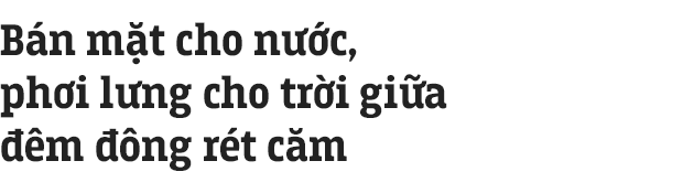 Những công nhân thâu đêm nạo vét hồ Gươm trong cái rét 10 độ C ở Hà Nội: Uống tách trà nóng, cười một cái rồi làm tiếp! - Ảnh 4.