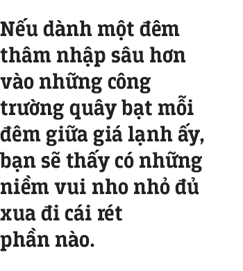 Những công nhân thâu đêm nạo vét hồ Gươm trong cái rét 10 độ C ở Hà Nội: Uống tách trà nóng, cười một cái rồi làm tiếp! - Ảnh 11.