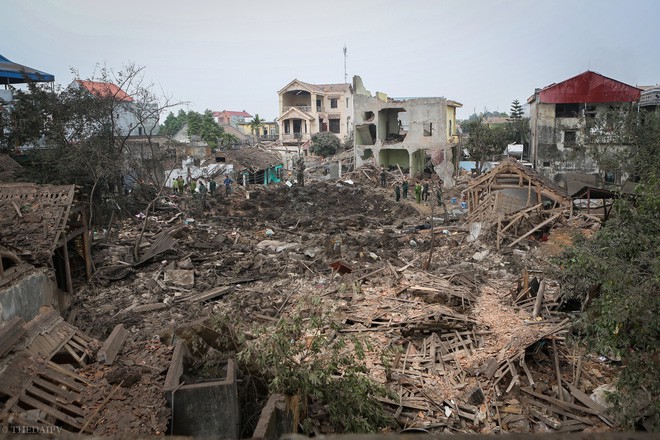 Vụ nổ ở Bắc Ninh: Phát hiện kho bom thứ 2 nằm ngay trong làng, cách vụ nổ kinh hoàng chỉ 500m - Ảnh 1.