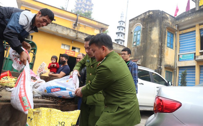 Xác minh lời khai mua đầu đạn cũ từ cán bộ Trung tâm xử lý bom mìn của chủ kho phế liệu - Ảnh 1.