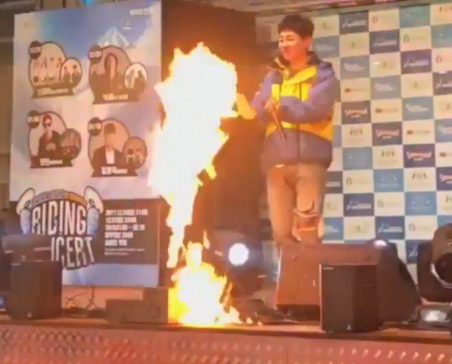 Nam rapper Kpop phản ứng cực nhanh khi lửa lan trên sân khấu - Ảnh 1.